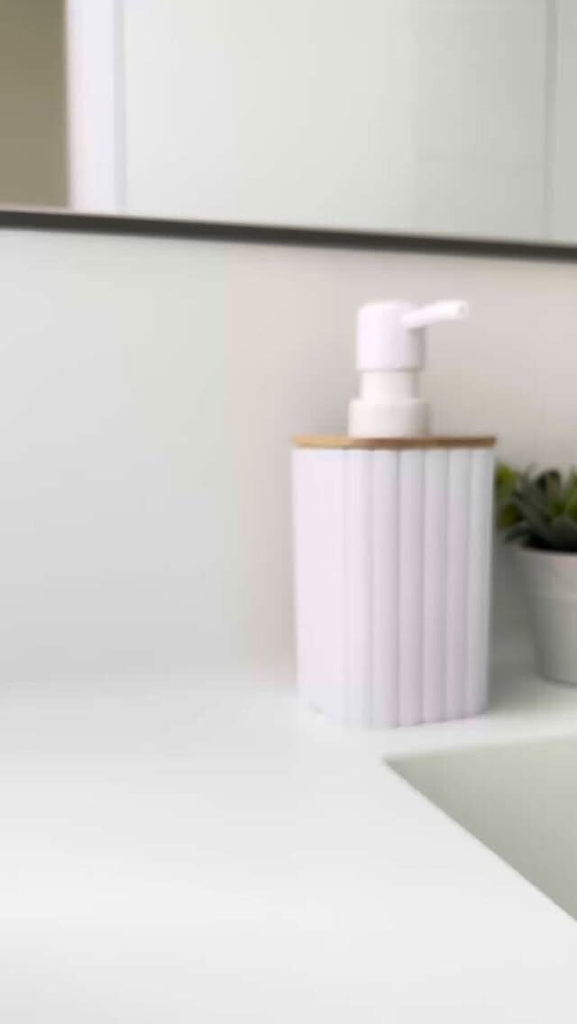 Instagram post from rosespicks.kbeauty. This post is in position 3.